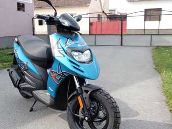 moped piaggio tyhoon